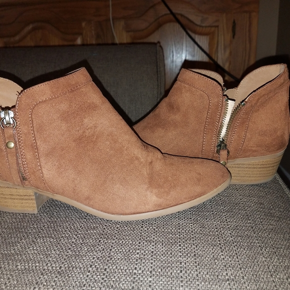 Boots - Picture 6 of 6